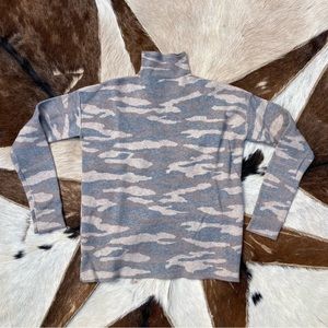 Tahari Neutral Camouflage Turtleneck Sweater Size XS